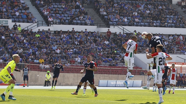 Leandro Benegas arremetió con un golpe de cabeza para descontar a favor de U. de Chile
