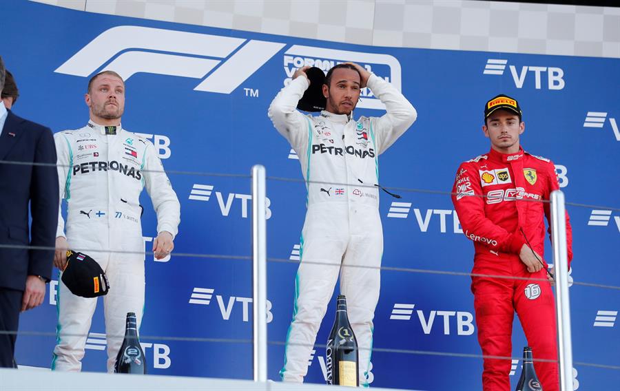 Hamilton y Bottas firmaron otro un-dos para Mercedes al imponerse en el circuito de Sochi