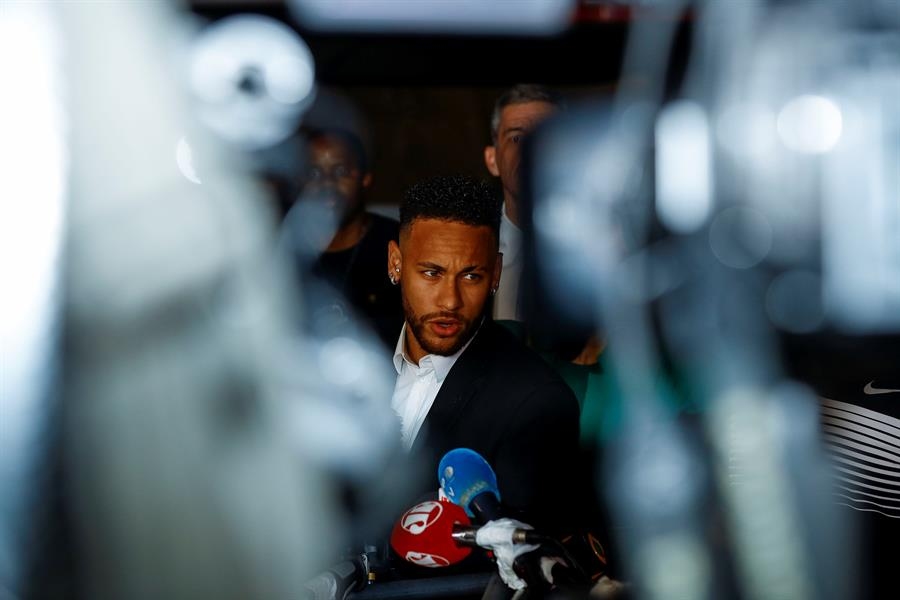 Justicia brasileña rechazó acusación contra modelo por supuesta extorsión a Neymar