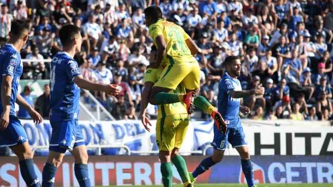 Pablo Galdames vio acción en la derrota de Vélez Sarsfield ante Defensa y Justicia en Argentina