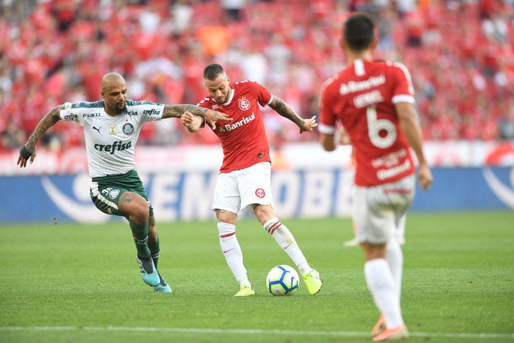 Internacional y Palmeiras firmaron un encendido empate por el Brasileirao