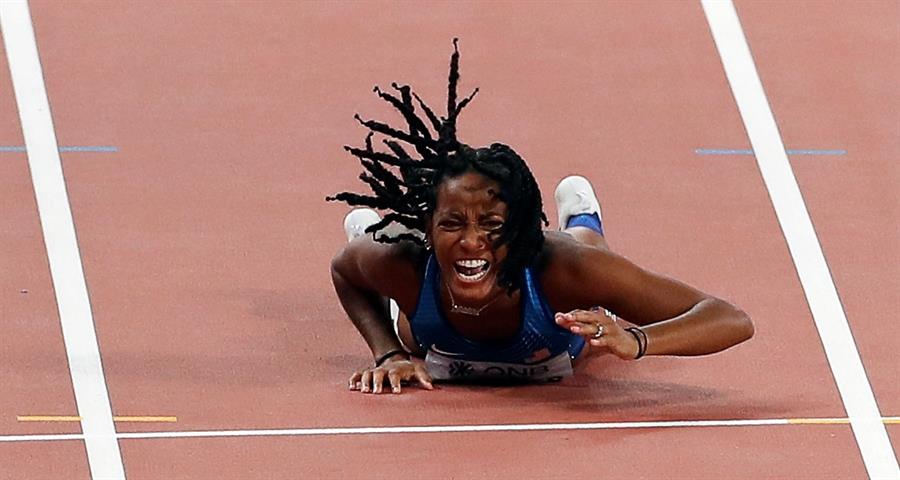 Shelly-Ann Fraser-Pryce celebró junto a su pequeño hijo el oro conseguido en Doha