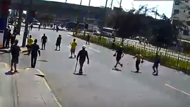 Pelea entre hinchas de Universitario y Alianza Lima dejó como saldo un muerto y un herido