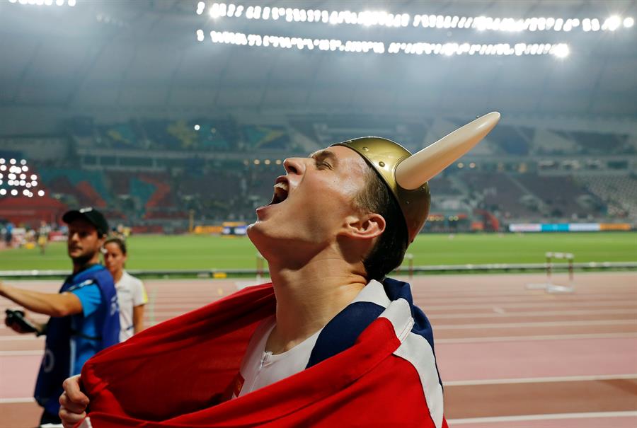 ¡Festejó como vikingo! La celebración de Karsten Warholm tras ganar el oro en 400 metros vallas