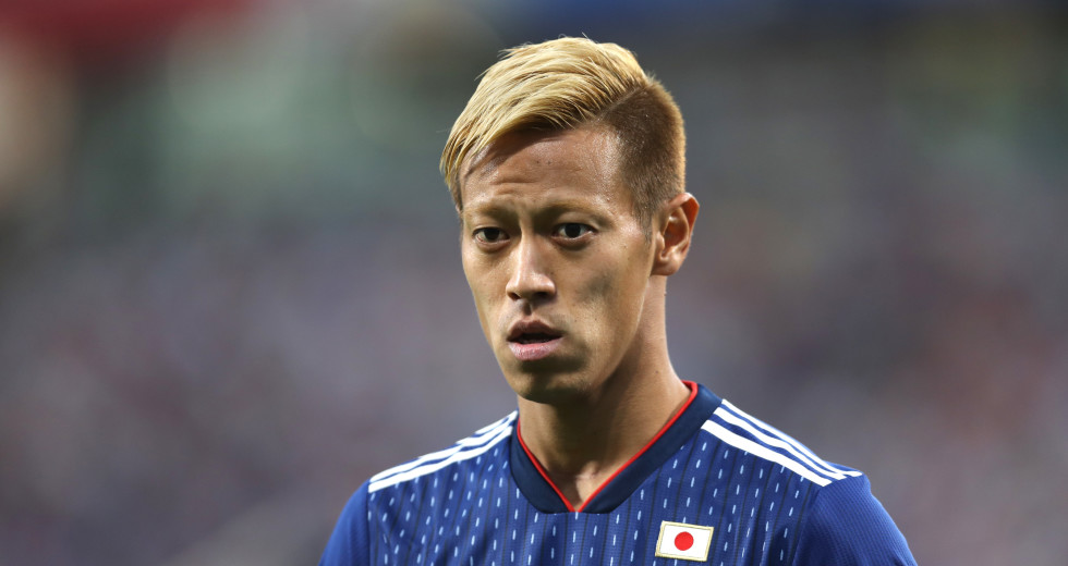 Keisuke Honda se ofreció en Twitter para jugar en Manchester United y AC Milan