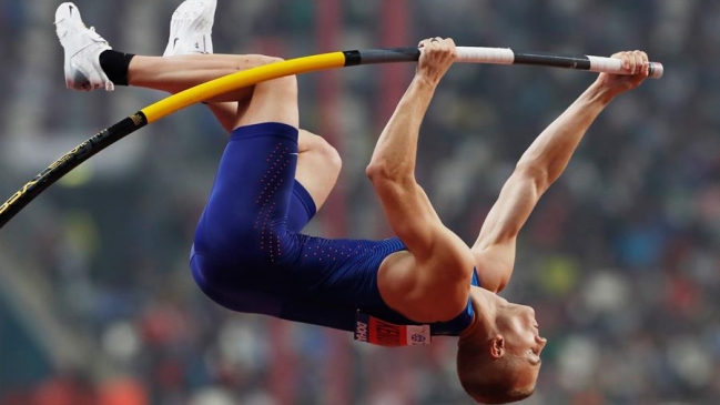 Sam Kendricks es el primer atleta en revalidar título mundial en garrocha desde Sergey Bubka