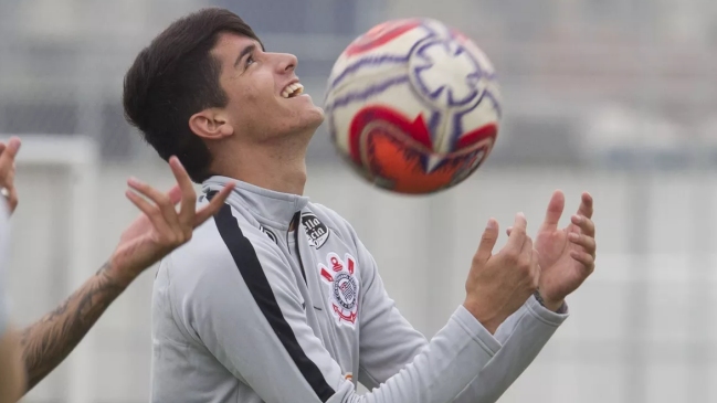 Angelo Araos fue sondeado por equipos de la Serie B de Brasil a causa de su inactividad