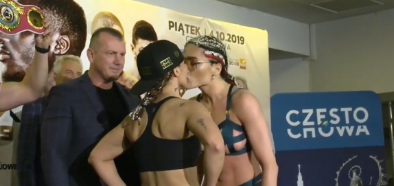 Boxeadora polaca besó a rival argentina en el pesaje y se armó batahola