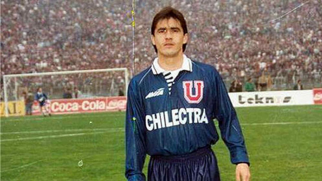 Se inauguró una estatua en honor al fallecido atacante Juan Carlos “Bombero” Ibáñez