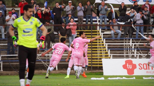 Santa Cruz sorprendió a Puerto Montt y le impidió regresar al liderato en la Primera B