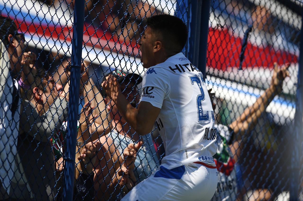 Pablo Galdames tuvo minutos en triunfo de Vélez sobre Independiente en la liga argentina