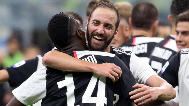 Juventus rompió la racha perfecta de Inter de Milán y asumió el liderato en Italia
