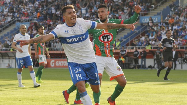 César Pinares entró hasta el fondo del área para converter el tercero de U. Católica ante Cobresal