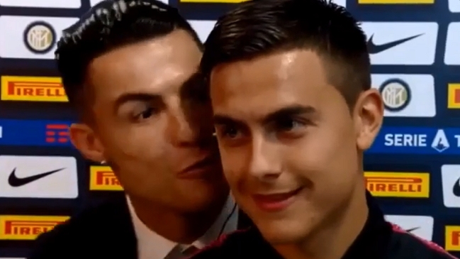 Cristiano Ronaldo sorprendió a Dybala con un beso en medio de entrevista