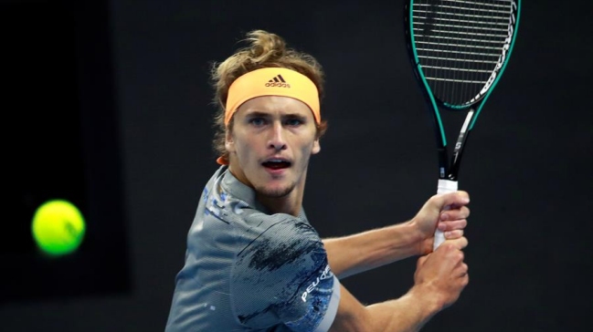 ¡Ojo a los que vayan a la exhibición con Federer! A Zverev se le soltó la raqueta en pleno partido