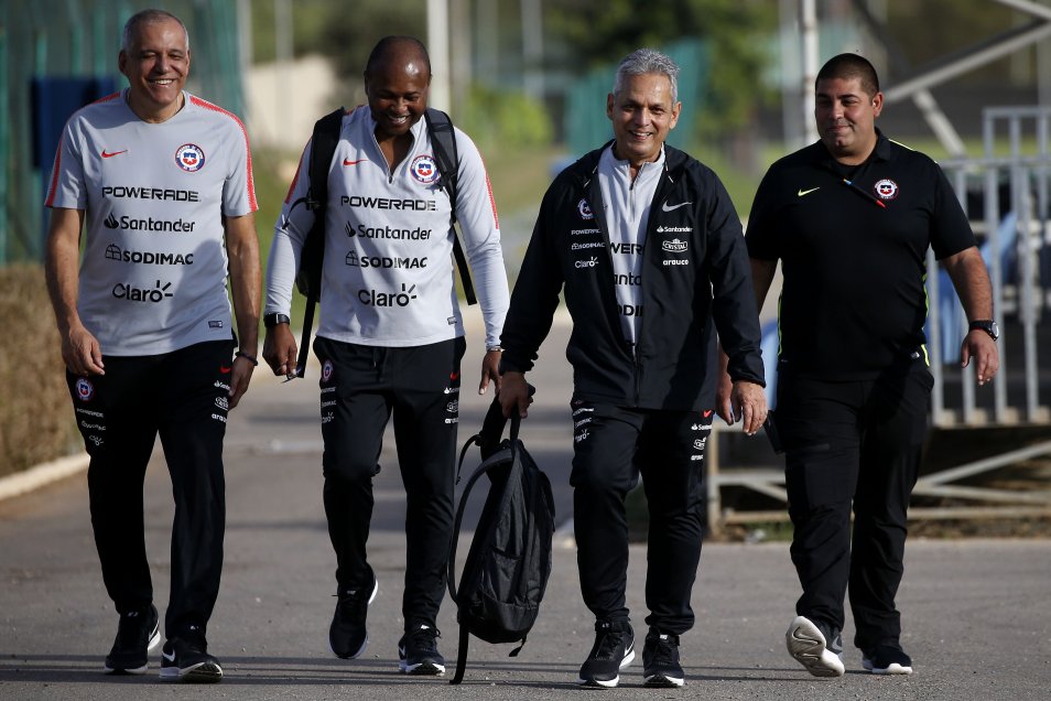 Las sonrisas de Medel y Bravo marcaron una nueva práctica de Chile en Alicante