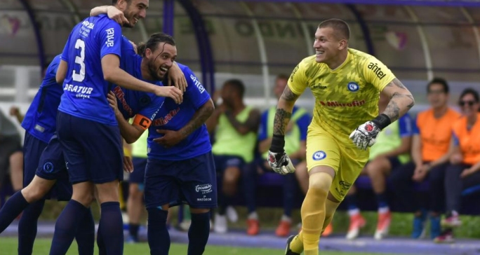 ¡Golazo de arquero en el fútbol uruguayo!