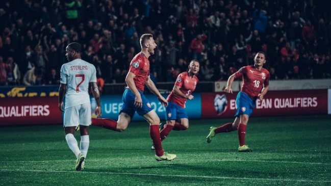 Inglaterra “aplazó” su clasificación a la Euro al caer de forma sorpresiva ante República Checa