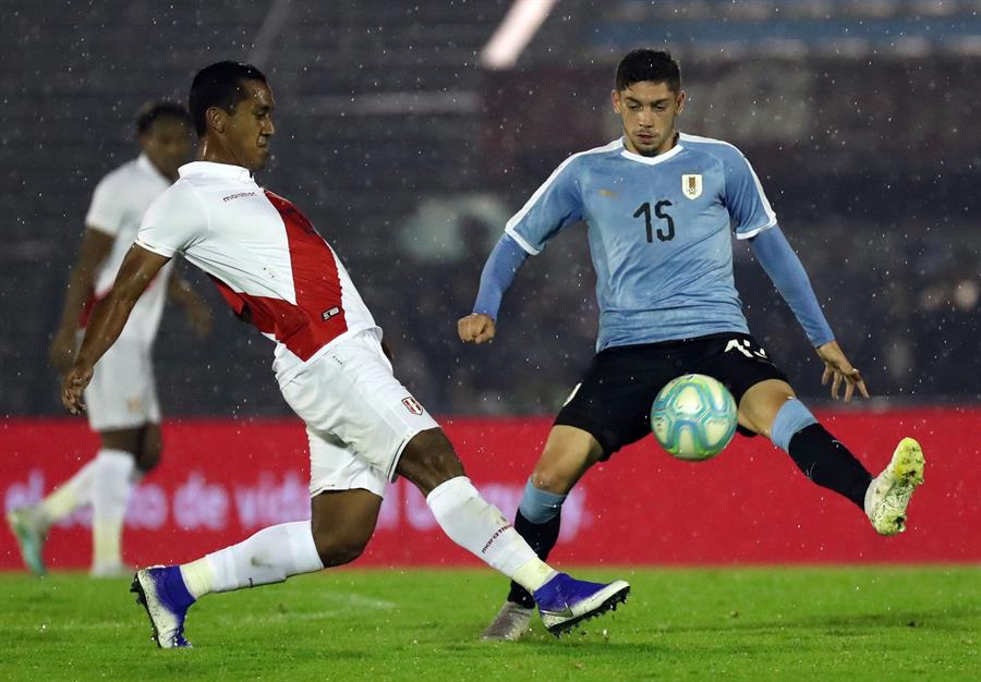 Uruguay ilusionó con vistoso primer tiempo y golazo de Brian Rodríguez ante Perú