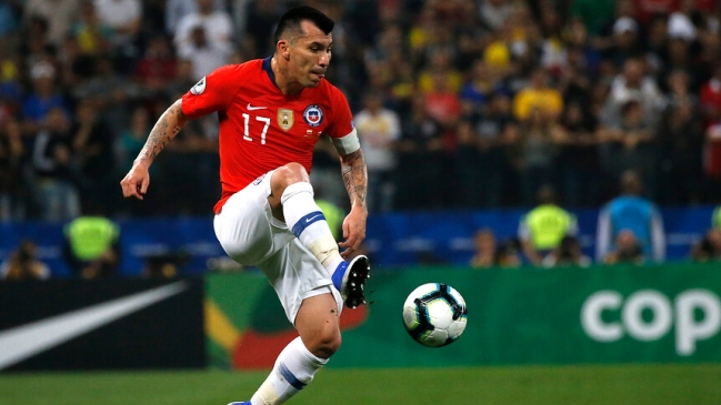 Gary Medel salió tempranamente en la Roja ante Colombia por lesión
