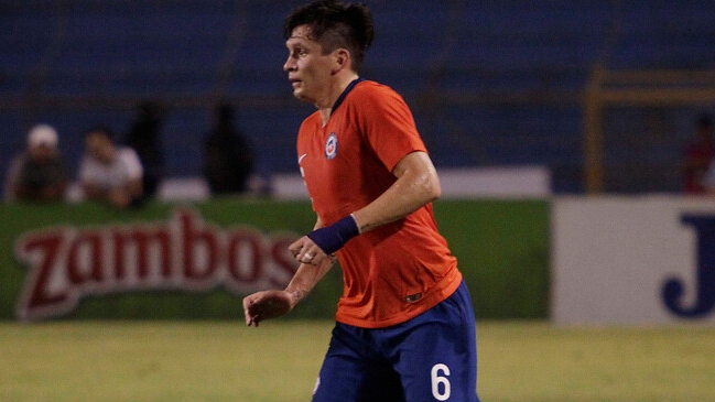 Las duras críticas de los hinchas de la Roja a Alfonso Parot por su desempeño ante Colombia
