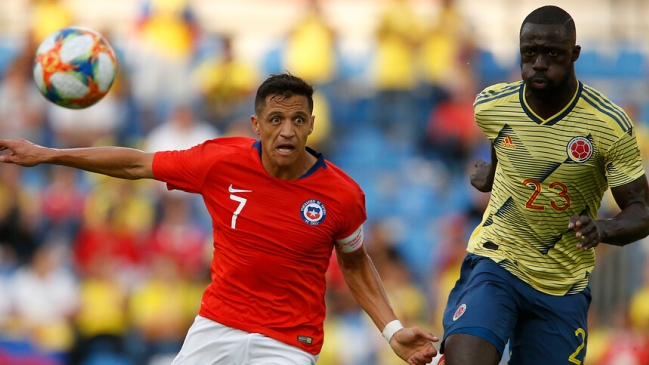 Alexis Sánchez abandonó el campo de juego en la Roja tras quedar resentido de su tobillo izquierdo