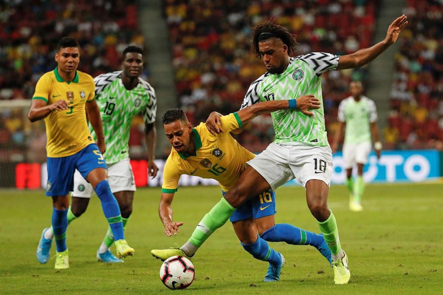 La estrecha igualdad de Brasil y Nigeria en el Estadio Nacional de Singapur