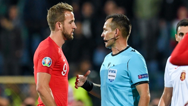 Duelo entre Bulgaria e Inglaterra fue detenido en dos ocasiones por cánticos racistas