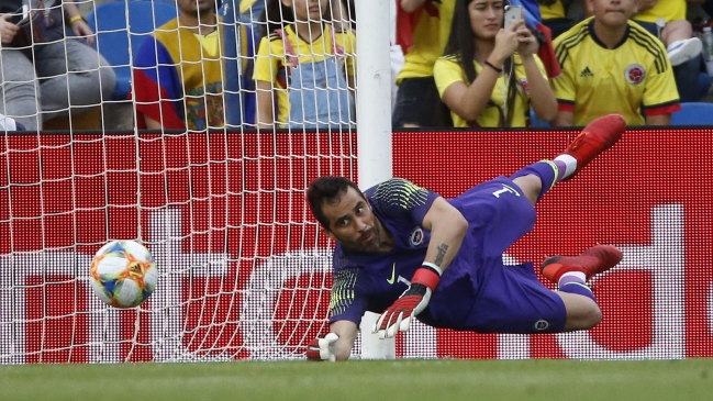 Claudio Bravo se convirtió nuevamente en el jugador con más partidos como titular en la Roja