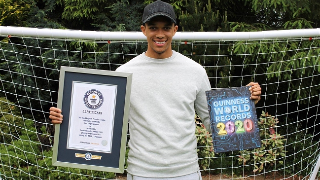 Trent Alexander-Arnold recibió galardón del Récord Guinness por sus asistencias en la Premier League