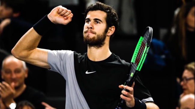 Khachanov logró un esforzado triunfo sobre Kohlschreiber en Moscú