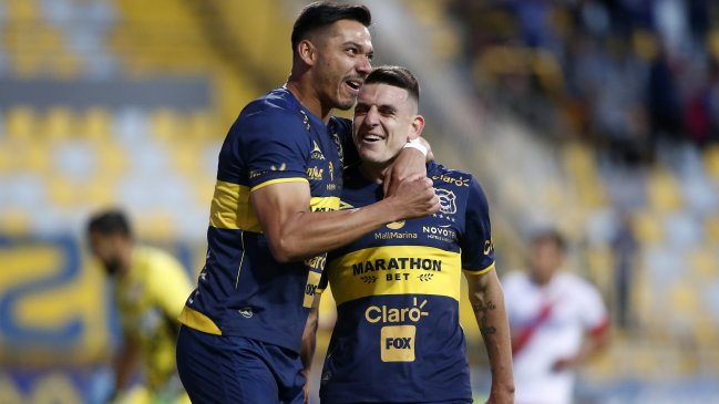 Everton se alejó de la zona de descenso al rendir en casa frente a Curicó Unido