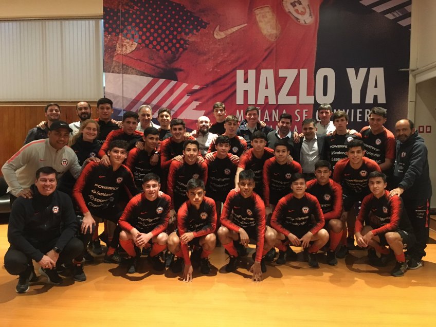Consejero de lujo: Marcelo Salas visitó al plantel de la Roja sub 17 previo al Mundial de Brasil