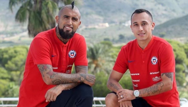FC Barcelona destacó el “reencuentro” de Vidal y Orellana