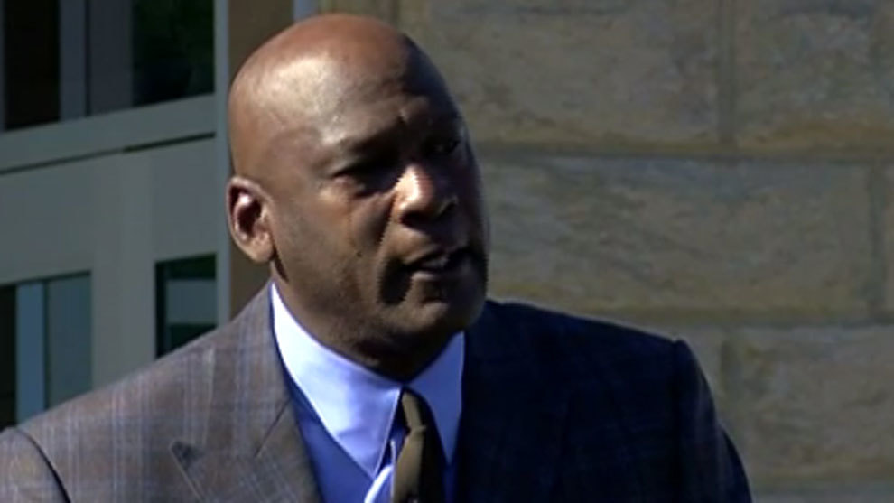 Michael Jordan se emocionó al inaugurar clínica destinada a personas de escasos recursos