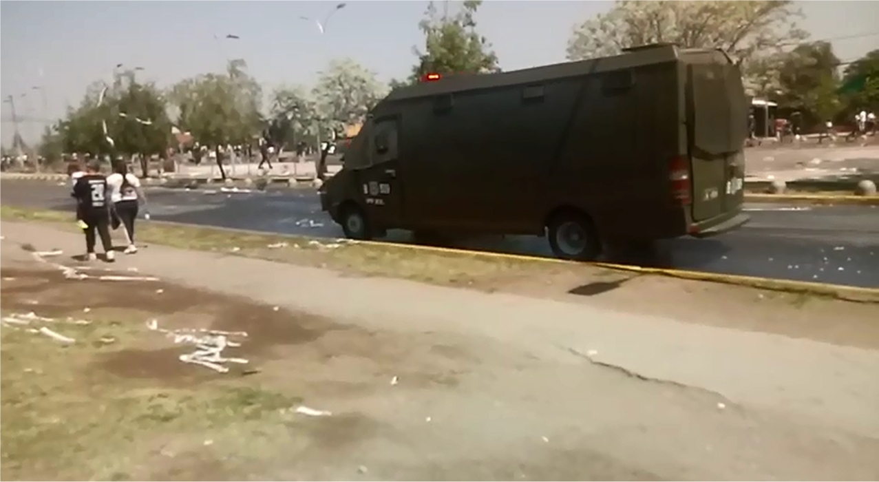 Los incidentes en las afueras del Monumental entre barristas de Colo Colo y Carabineros