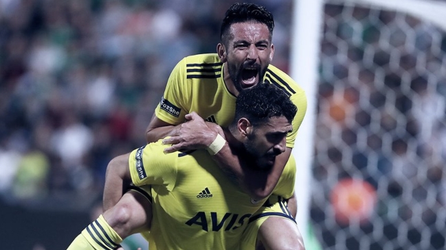 Mauricio Isla jugó todo el partido en victoria de Fenerbahce sobre Denizlispor