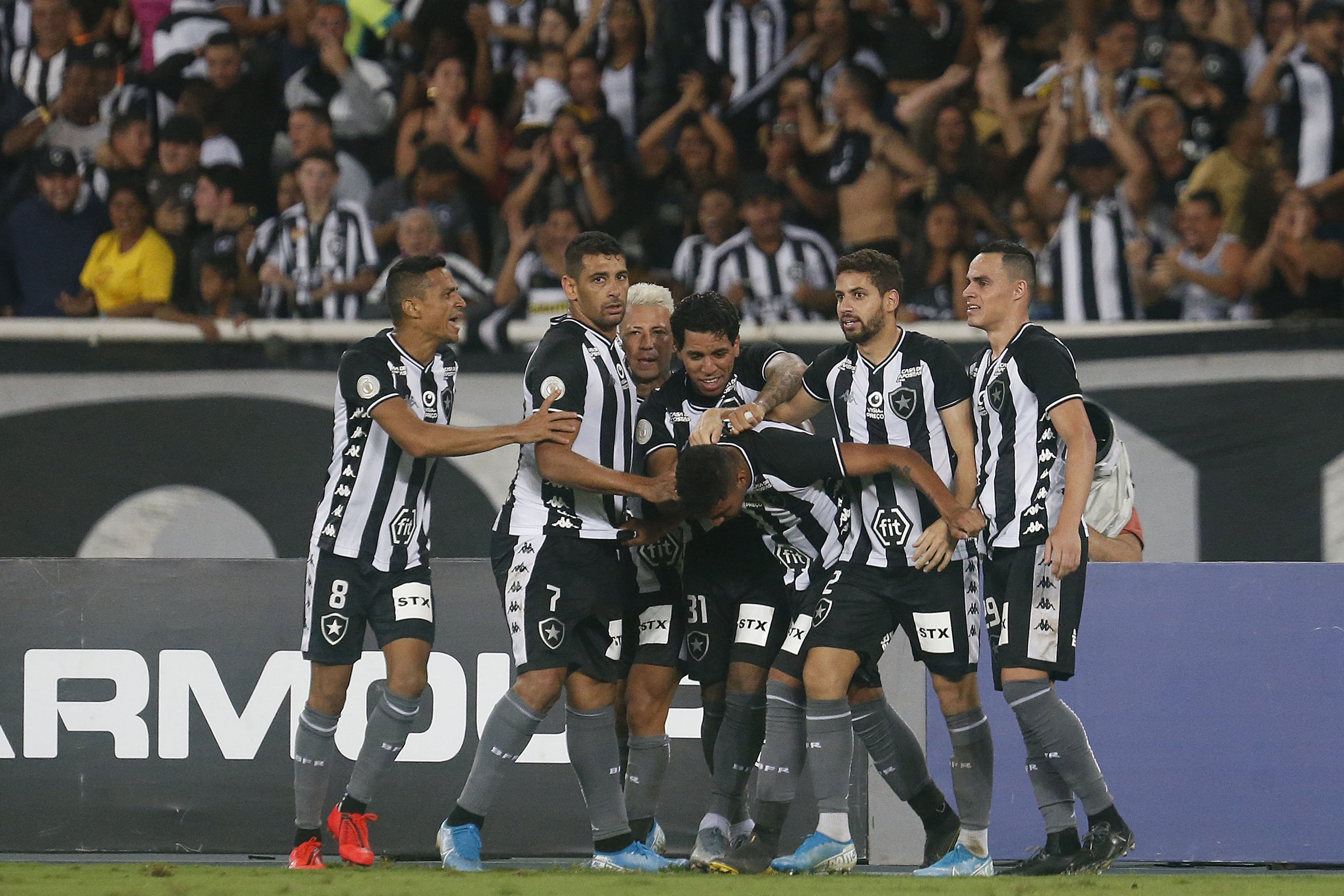 Botafogo de Leonardo Valencia volvió al triunfo en el Brasileirao