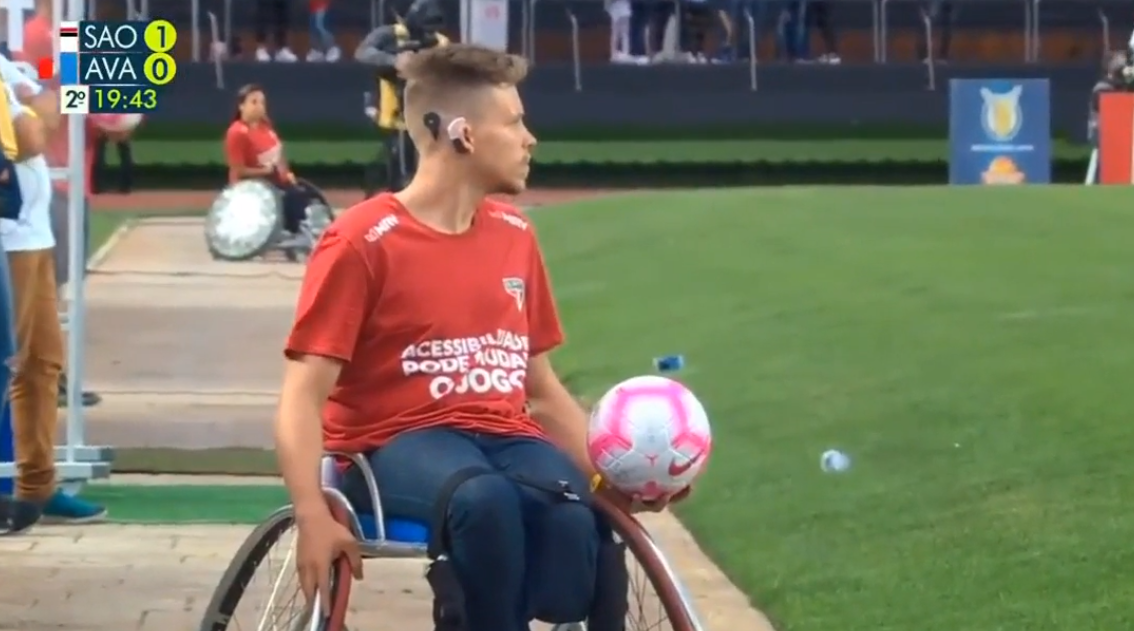 Atletas paralímpicos fueron recogepelotas en duelo entre Sao Paulo y Avaí