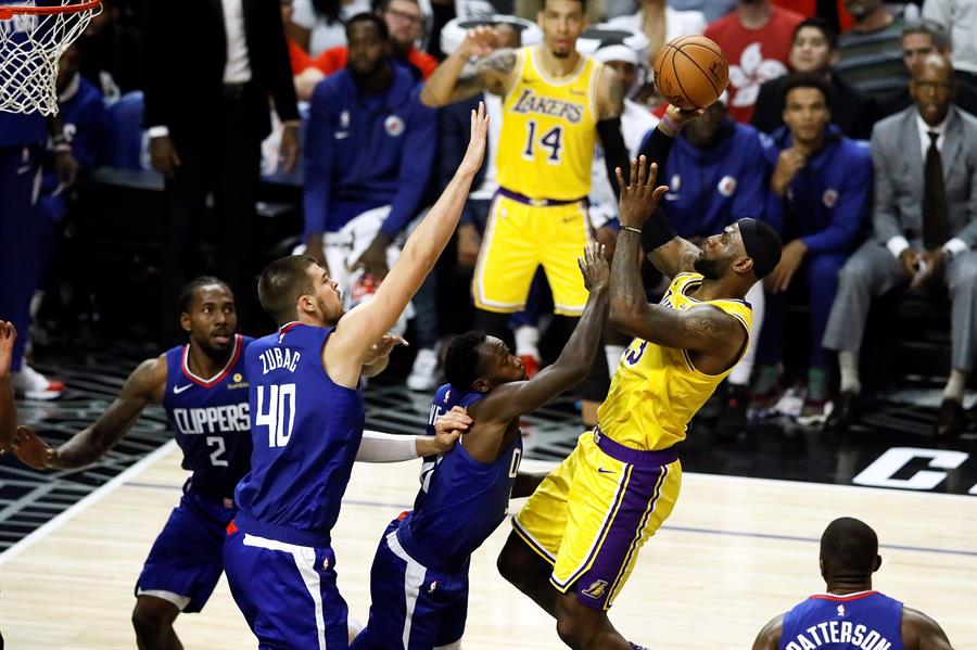 Los Clippers se quedaron con el derby de Los Angeles ante los Lakers