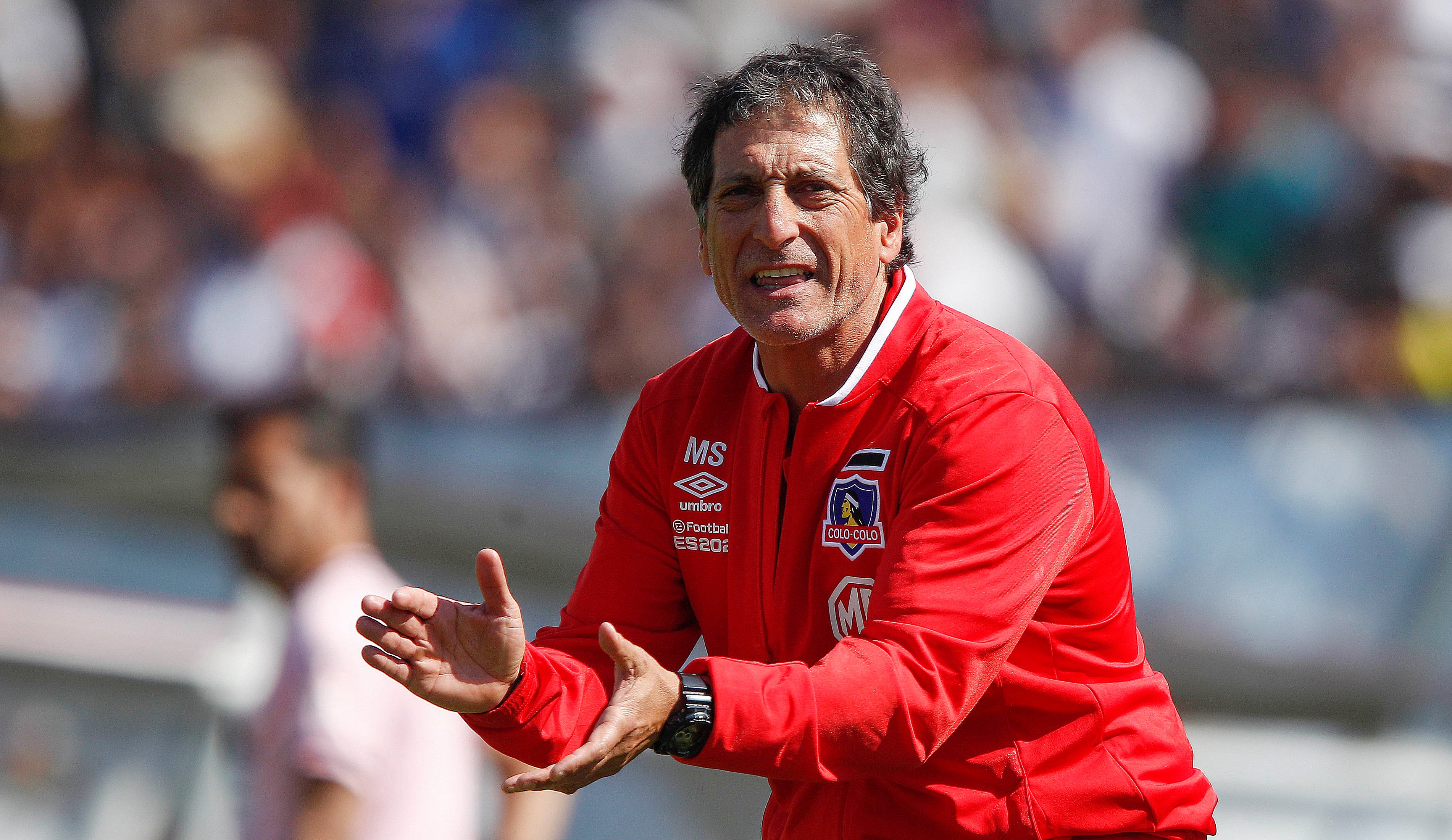 El técnico de Colo Colo Mario Salas se sumó a las manifestaciones