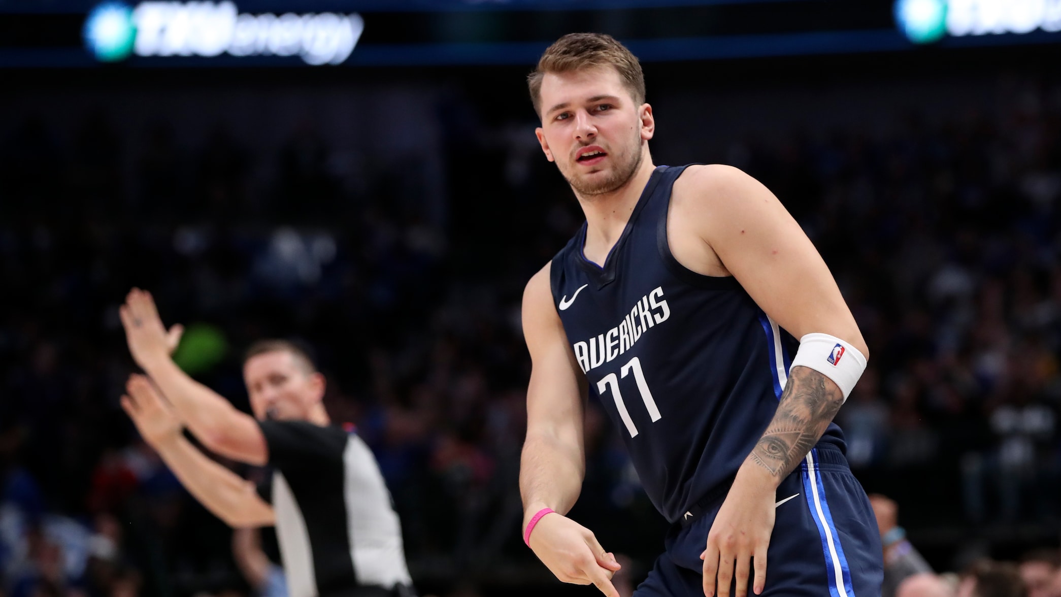 Dallas Mavericks arrancó la NBA con sólido triunfo ante Washington Wizards