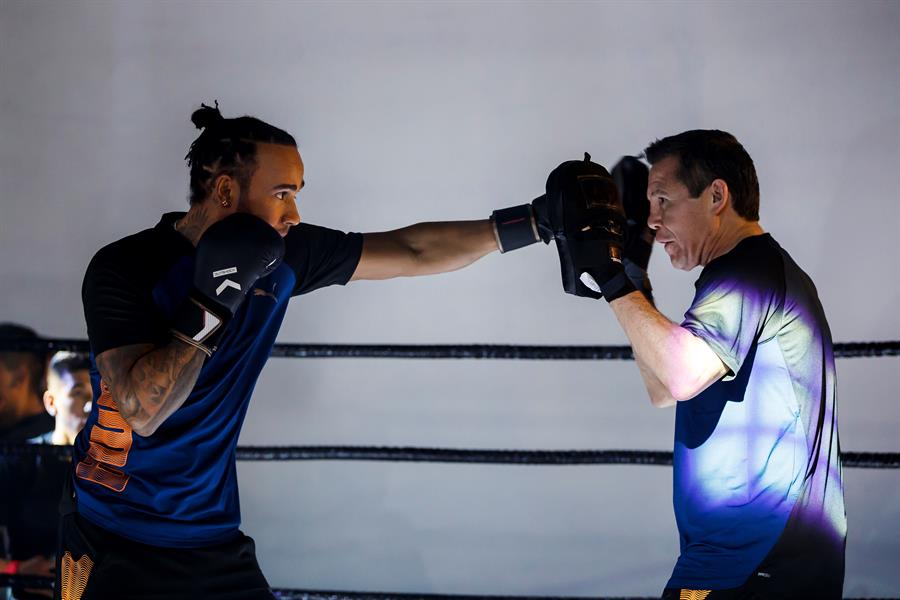 Julio César Chávez le dio clases de boxeo a Lewis Hamilton en la previa del GP de México