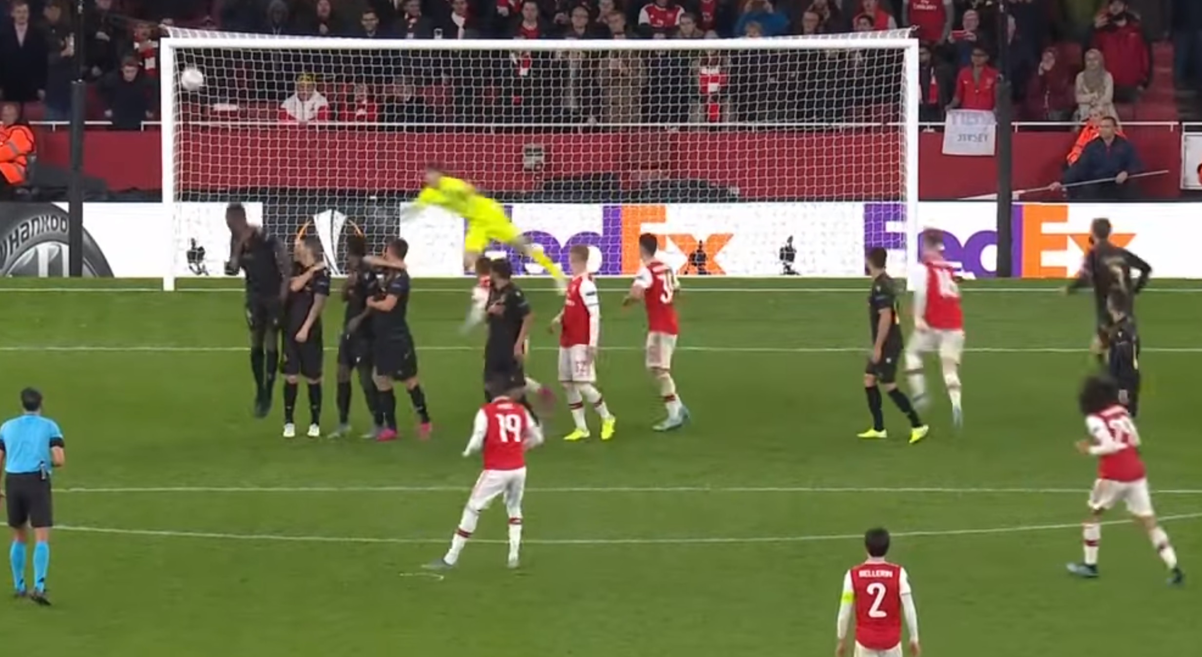 Arsenal venció en la agonía a Vitoria Guimaraes con un golazo de tiro libre de Nicolas Pepe