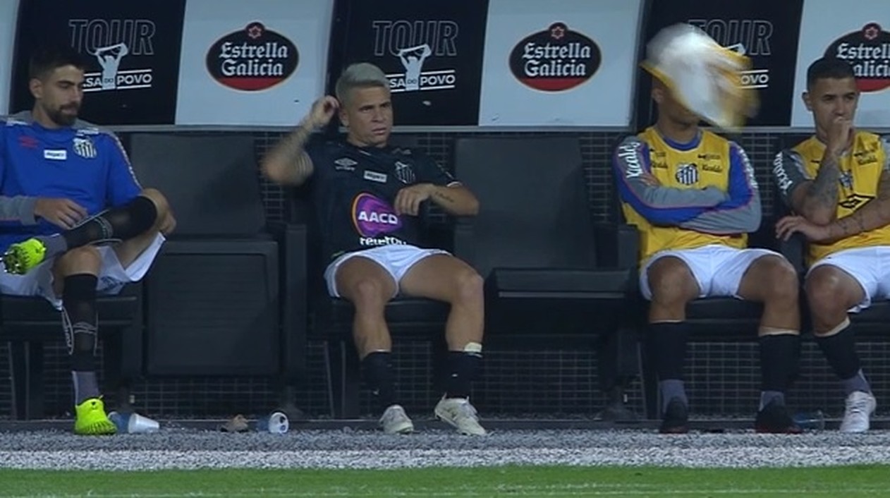 La furiosa reacción de Yeferson Soteldo tras ser sustituido por Sampaoli en empate de Santos
