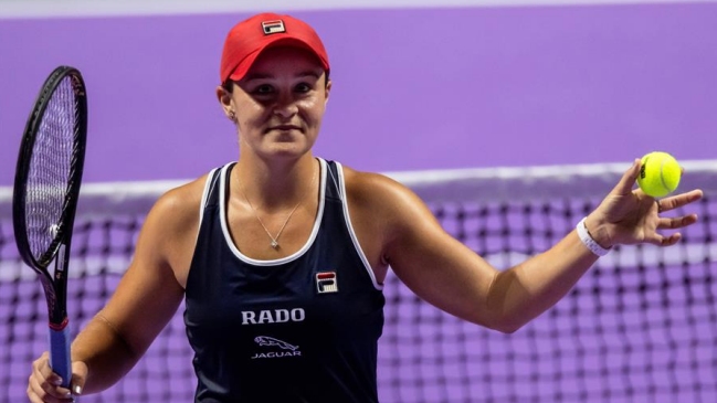 Ashleigh Barty tuvo exitoso debut en la Finales WTA al derrotar a Belinda Bencic