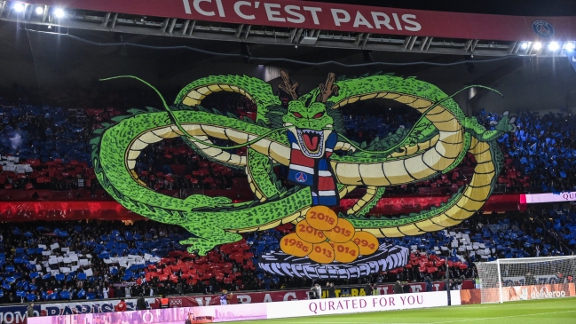 El imponente mosaico de Dragon Ball que exhibieron los hinchas de PSG