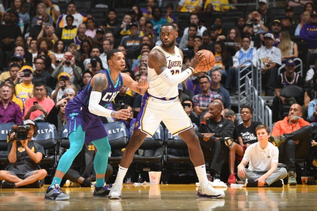 LeBron James debió abandonar su casa por incendio que asola California