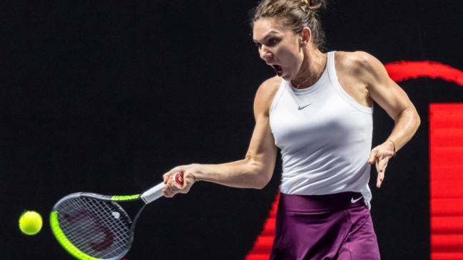 Halep salvó un punto de partido antes de derrotar a Andreescu en las Finales de la WTA