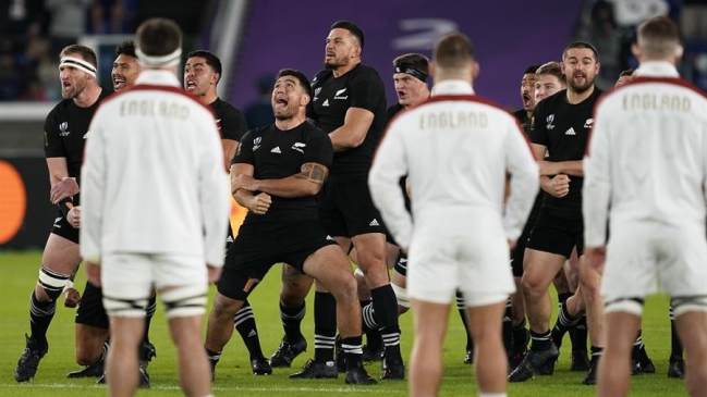 Inglaterra fue sancionada con 2.000 libras por invadir campo durante el haka